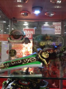 A show accurate size dragondagger and morpher? yes please!